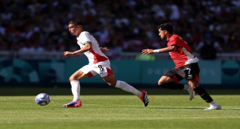 أسود الأطلس يوسعون الفارق ضد الفراعنة.. بلال الخنوس يسجل هدف المغرب الثالث أمام مصر